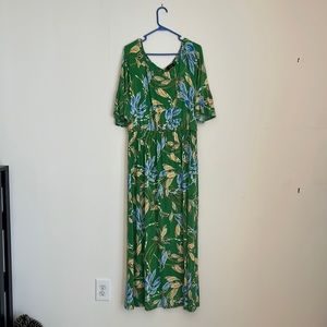 Green maxi with leaf designs and raised accents. Excellent condition, 1X